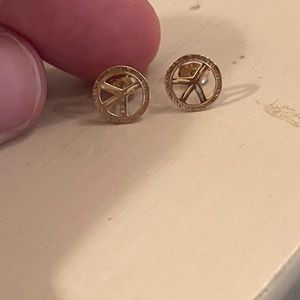 14k good peace sign earrings